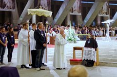 AOBR 2015 08 12 AU 16 LOURDES 5 PROCESSION DANS LA BASILIQUE SOUTERRAINE (20)
